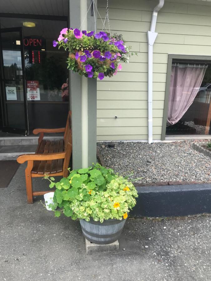 Airport Inn Port Hardy Extérieur photo
